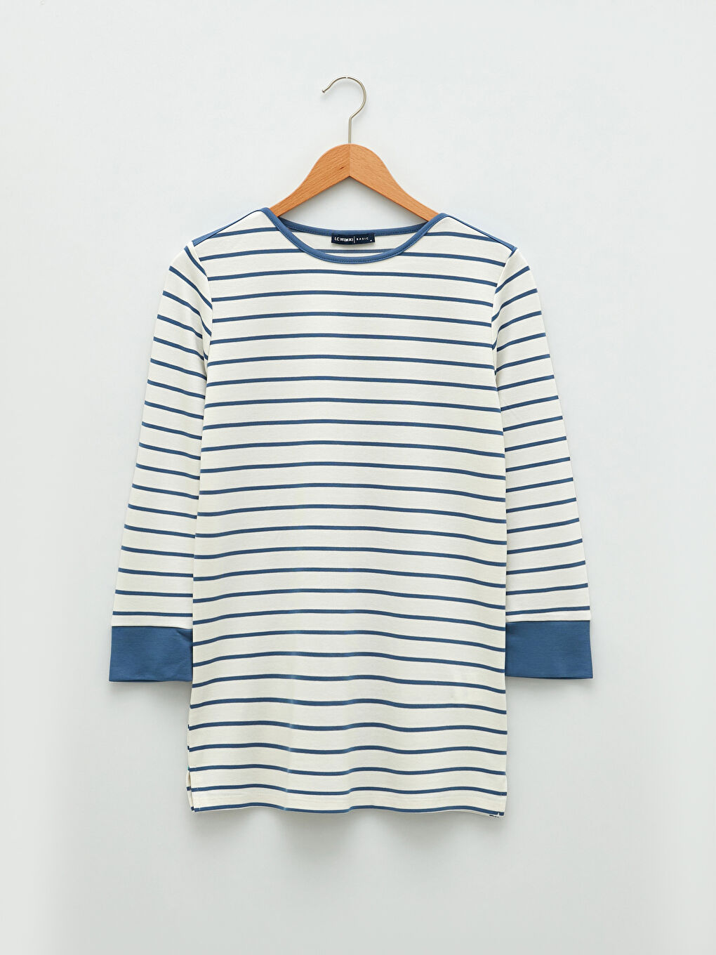 تي شيرت مخطط بياقة دائرية للسيدات-5