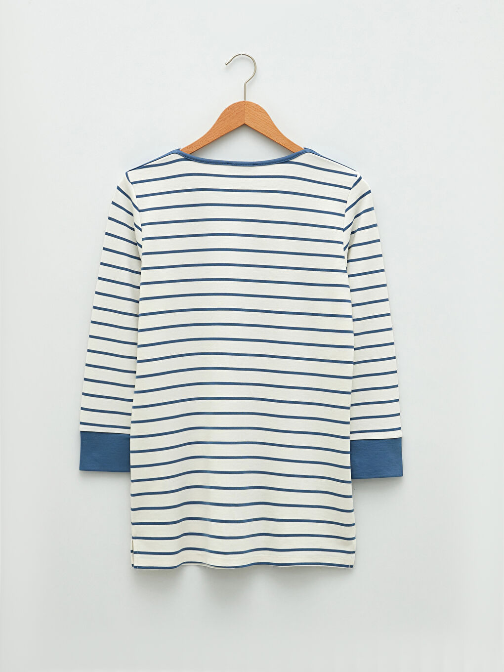 تي شيرت مخطط بياقة دائرية للسيدات-6