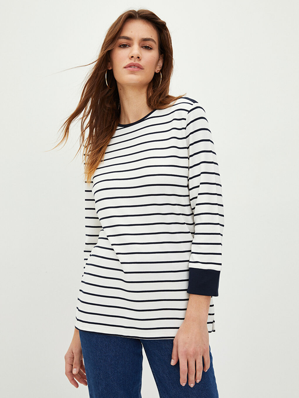 تي شيرت مخطط بياقة دائرية للسيدات