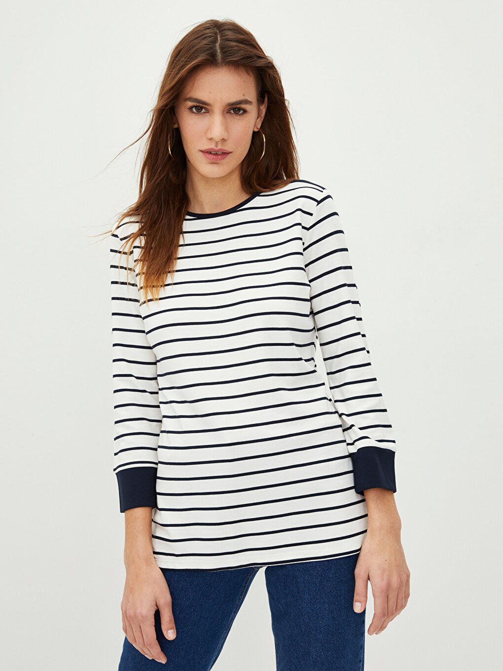 تي شيرت مخطط بياقة دائرية للسيدات-1