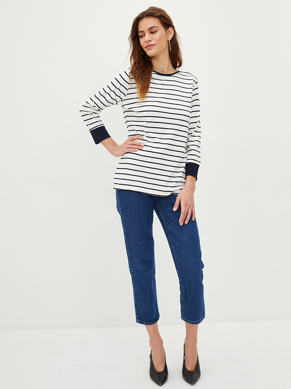 تي شيرت مخطط بياقة دائرية للسيدات-2