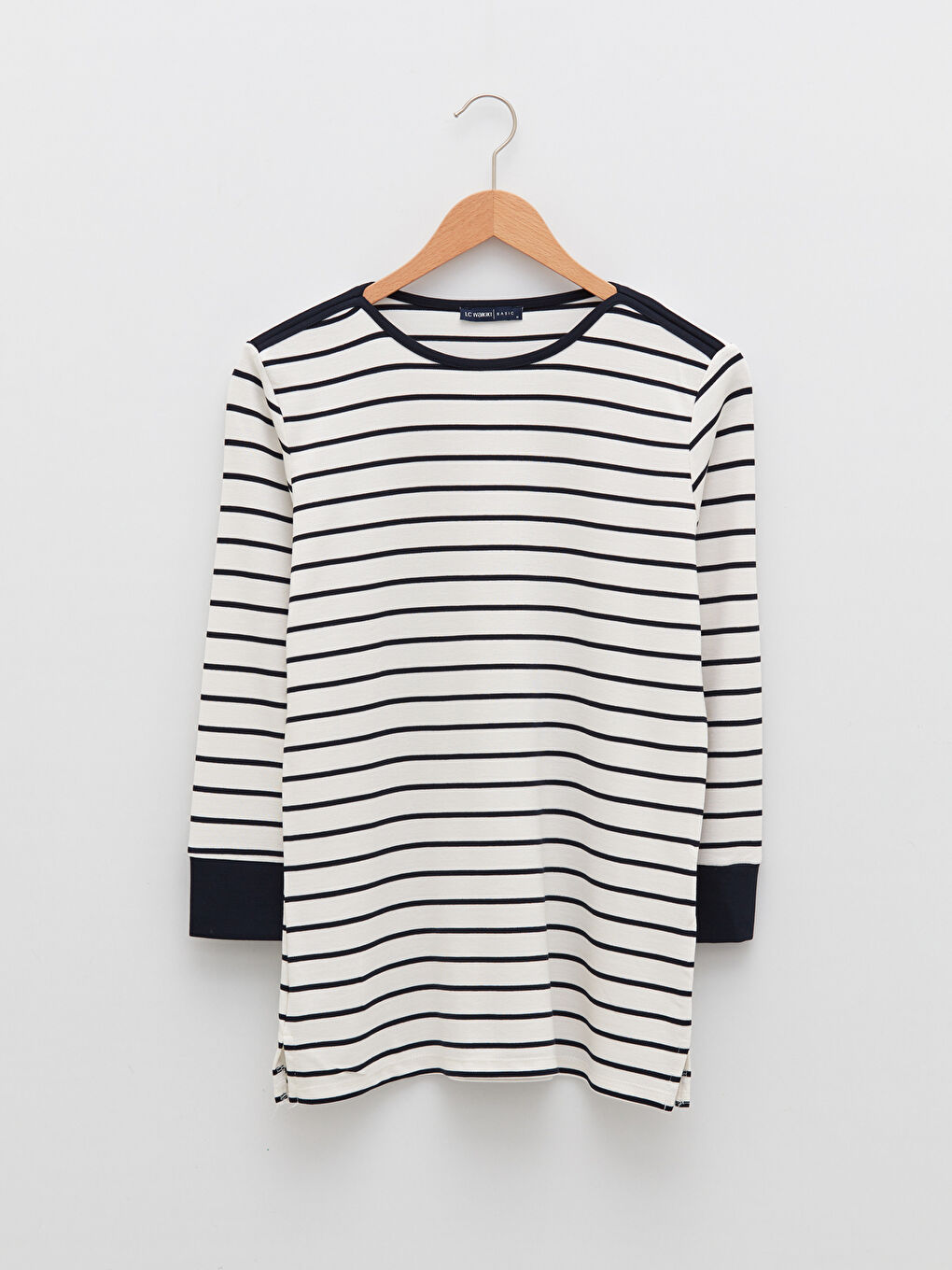 تي شيرت مخطط بياقة دائرية للسيدات-5