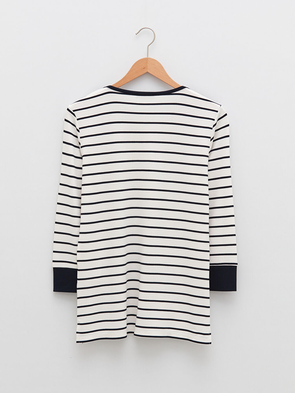 تي شيرت مخطط بياقة دائرية للسيدات-6