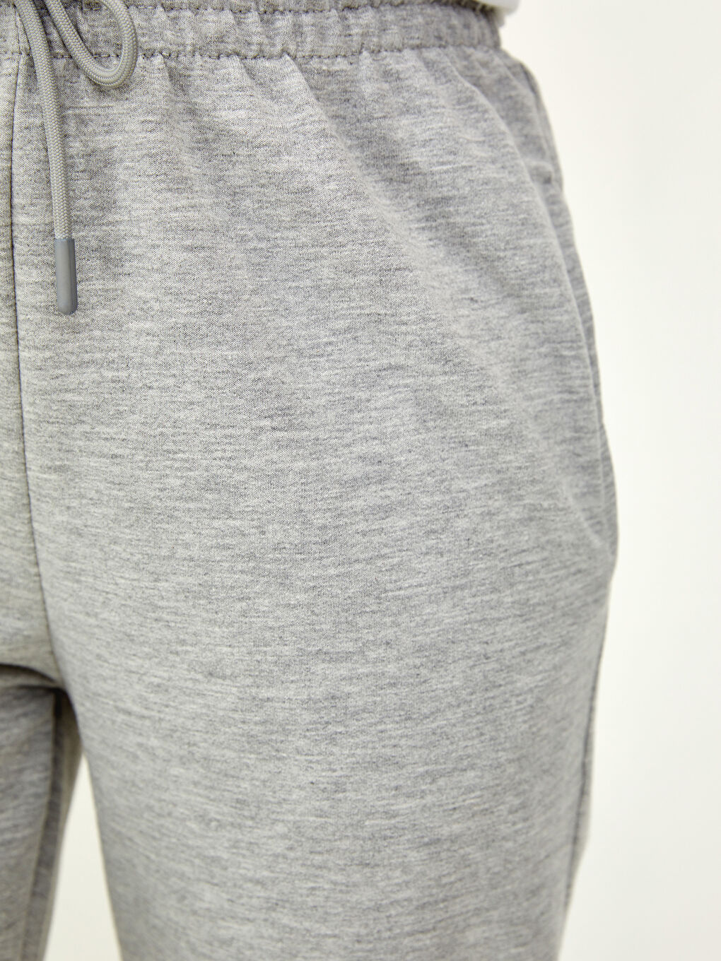 Gri Beli Lastikli Düz Cep Detaylı Kadın Jogger Eşofman Altı-2