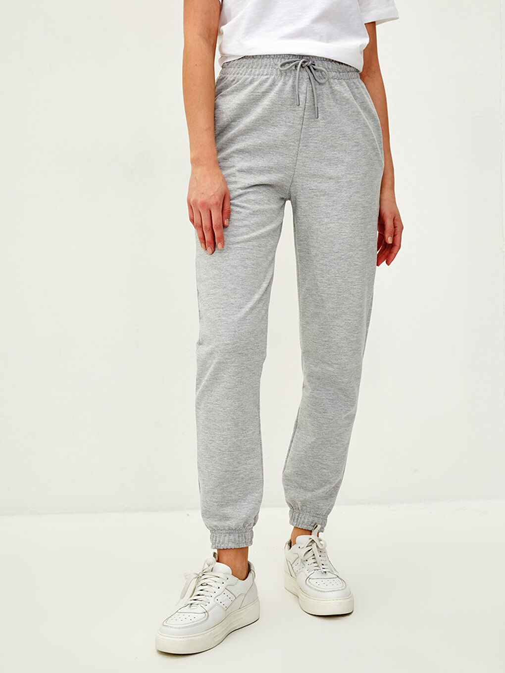 Gri Beli Lastikli Düz Cep Detaylı Kadın Jogger Eşofman Altı-3