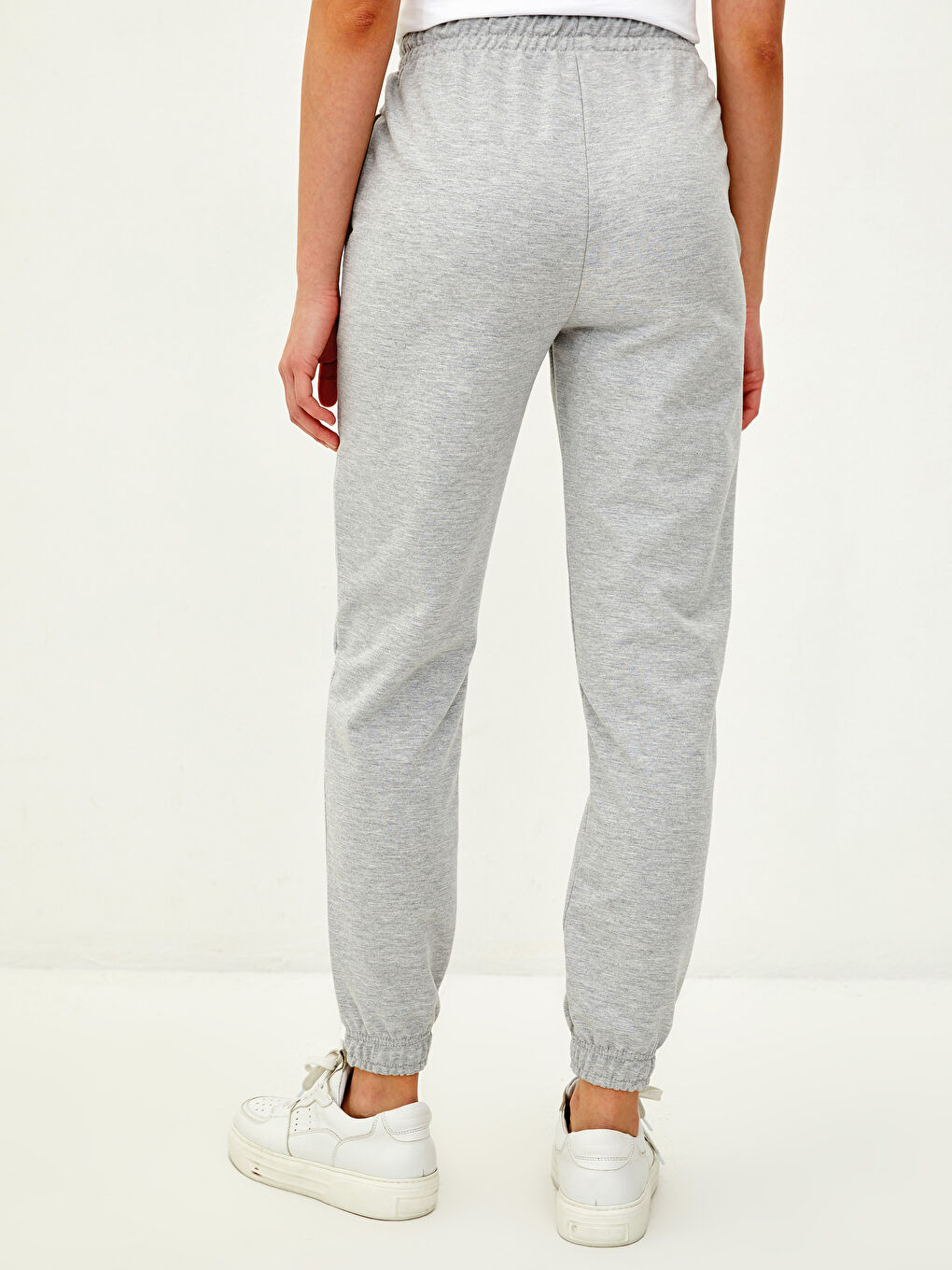 Gri Beli Lastikli Düz Cep Detaylı Kadın Jogger Eşofman Altı-4