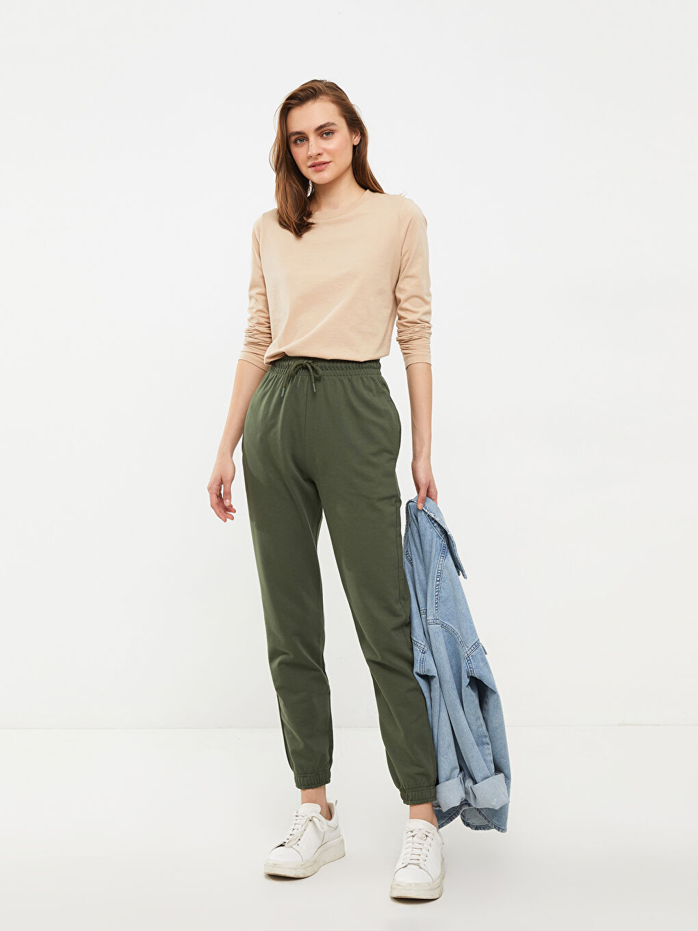 Ženske Jogger Pantalone sa Elastičnim Strukem, Regularnog Kroja i Detaljima Džepova-1