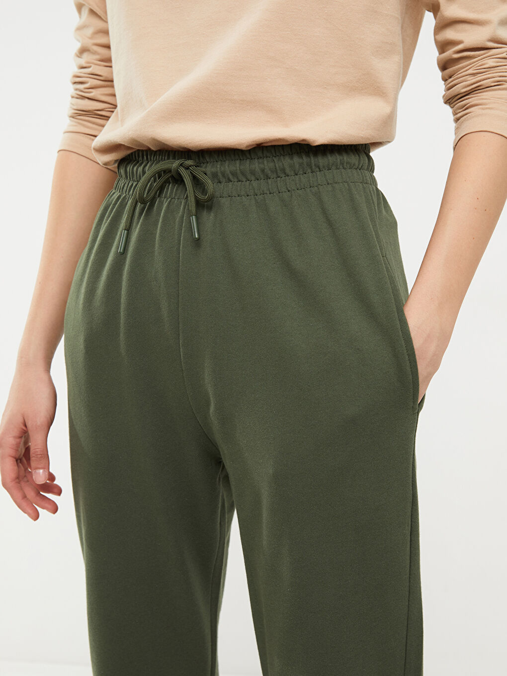 Ženske Jogger Pantalone sa Elastičnim Strukem, Regularnog Kroja i Detaljima Džepova-3