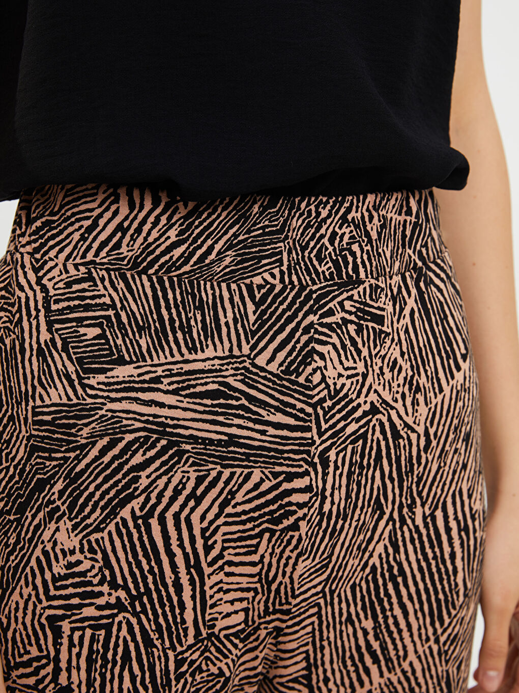 Elastic Waist Standard Fit Patterned Women's Trousers-4