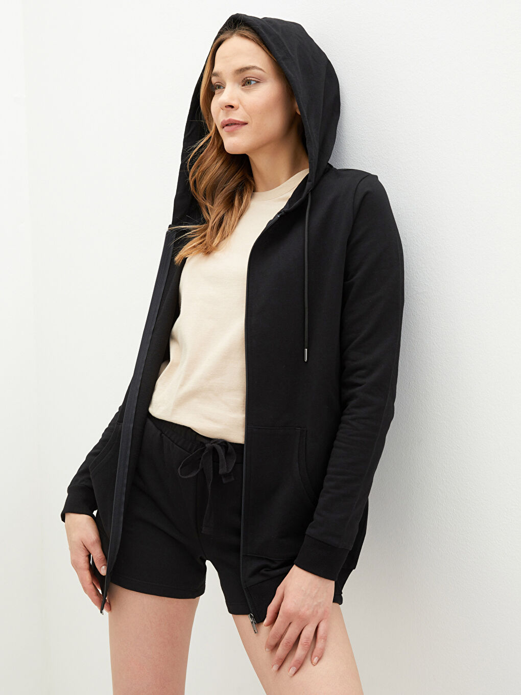 Siyah Kapüşonlu Düz Uzun Kollu Kadın Hırka