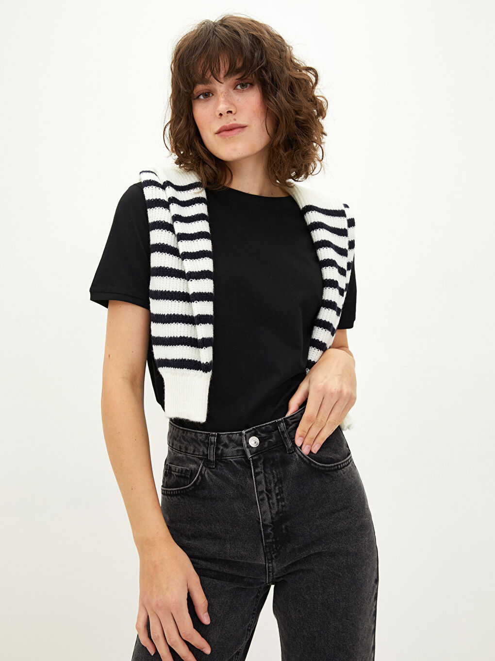 Siyah Bisiklet Yaka Düz Kısa Kollu Pamuklu Kadın Tişört