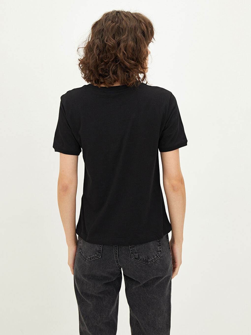 Siyah Bisiklet Yaka Düz Kısa Kollu Pamuklu Kadın Tişört-4
