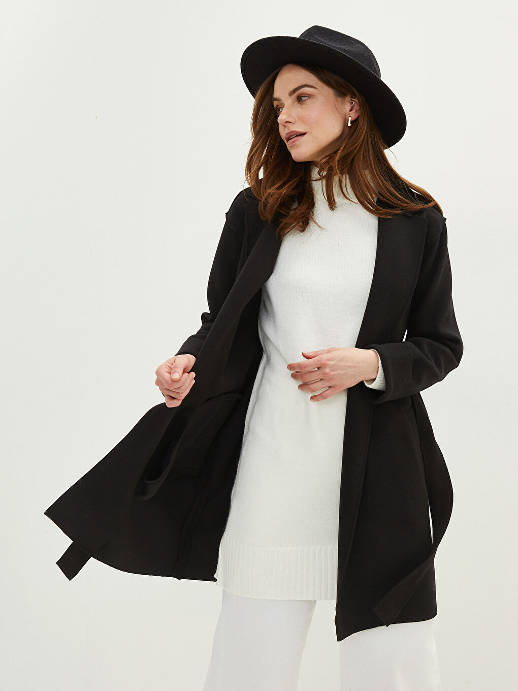 Siyah Ceket Yaka Düz Uzun Kollu Cep Detaylı Kadın Kaşe Kaban-1