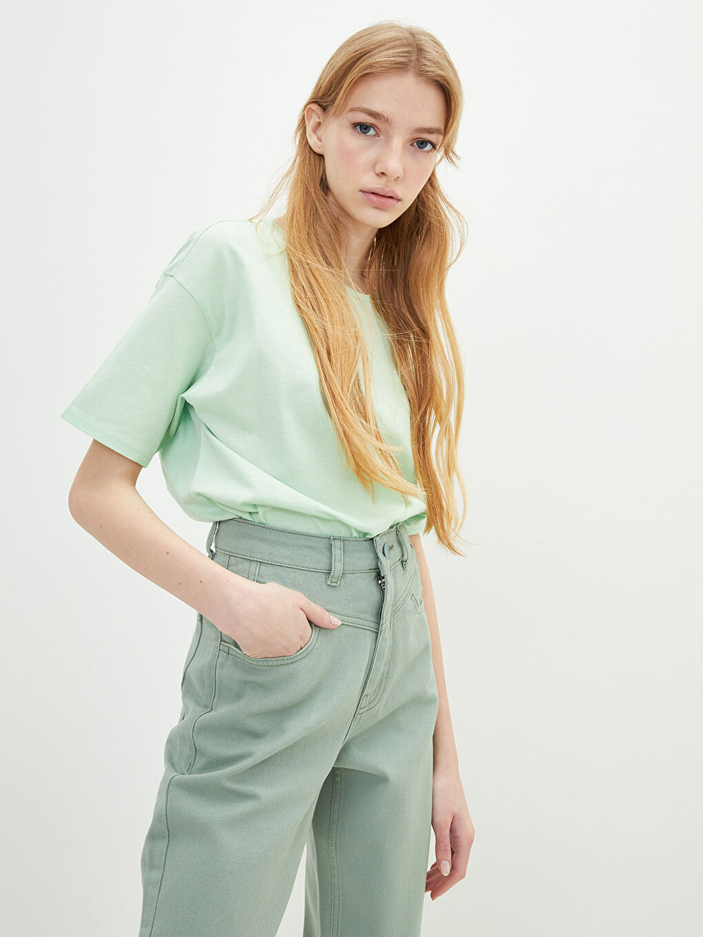 T-shirt pour Femmes à Manches Courtes Uni à Col Rond-1