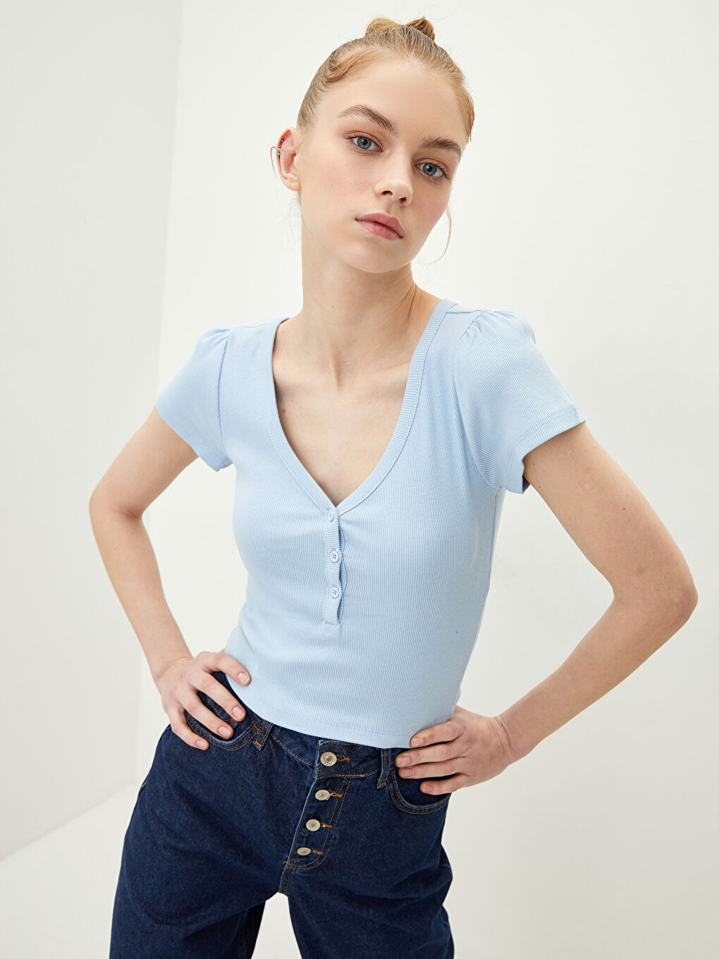 Mavi V Yaka Düz Kısa Kollu Pamuklu Kadın Tişört