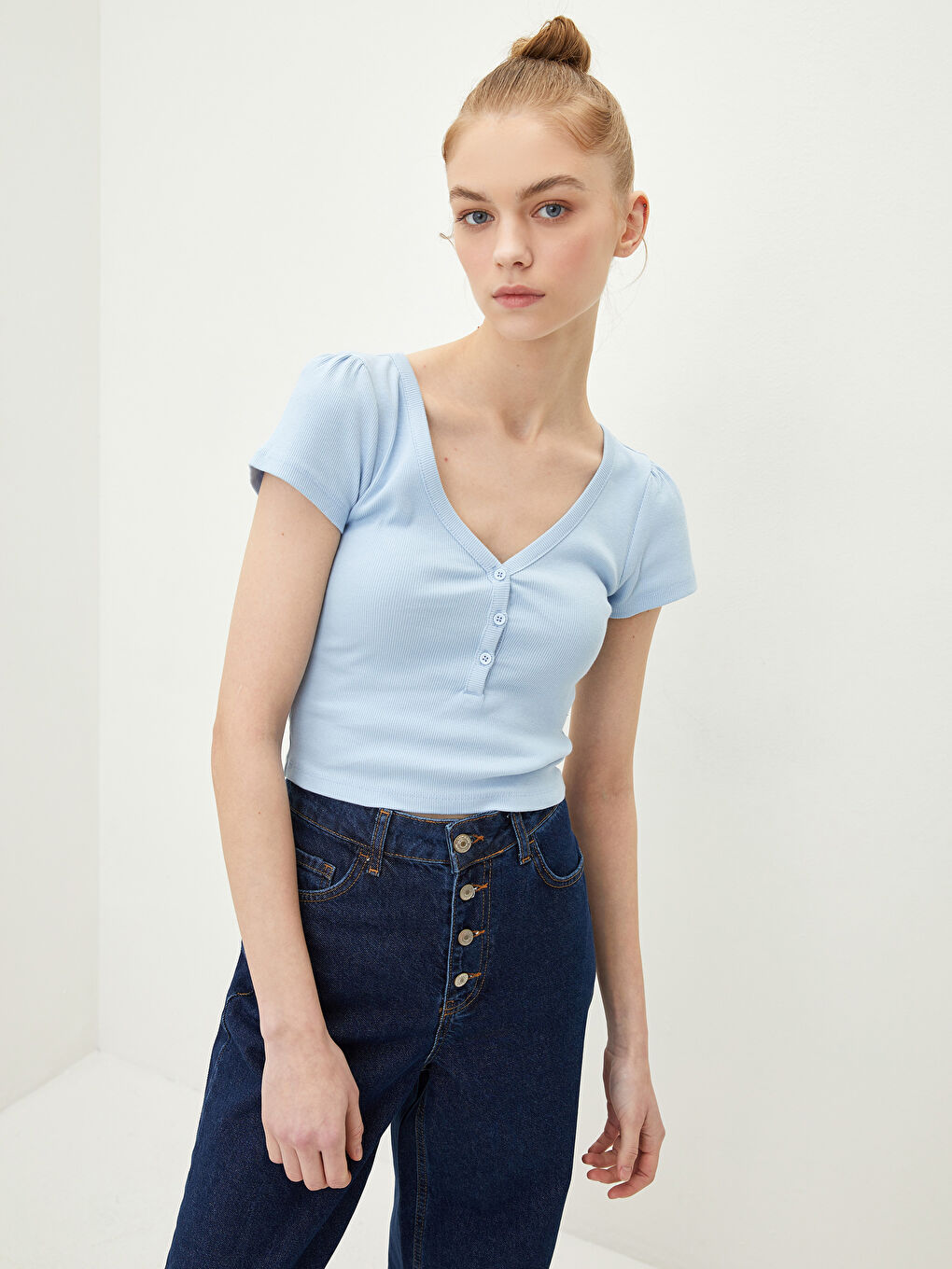 Mavi V Yaka Düz Kısa Kollu Pamuklu Kadın Tişört-1