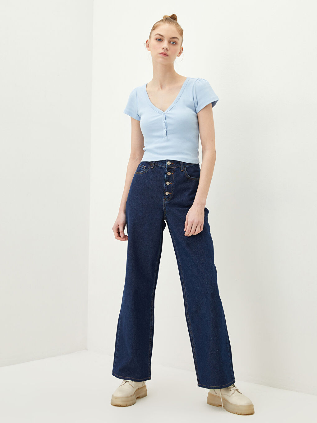 Mavi V Yaka Düz Kısa Kollu Pamuklu Kadın Tişört-3