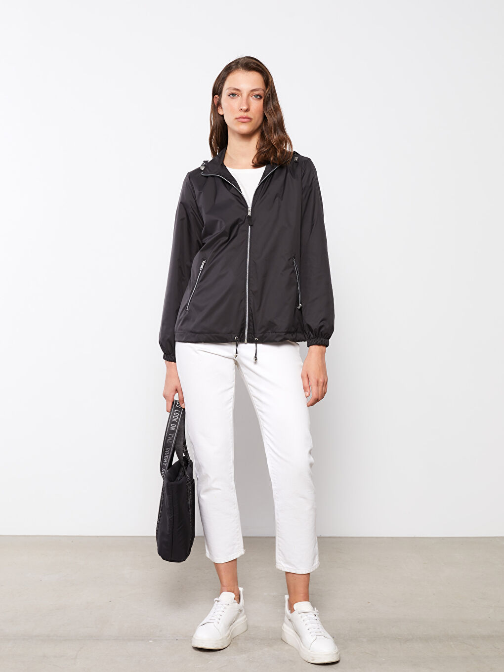 Siyah Kadın Kapüşonlu Düz Yağmurluk-3