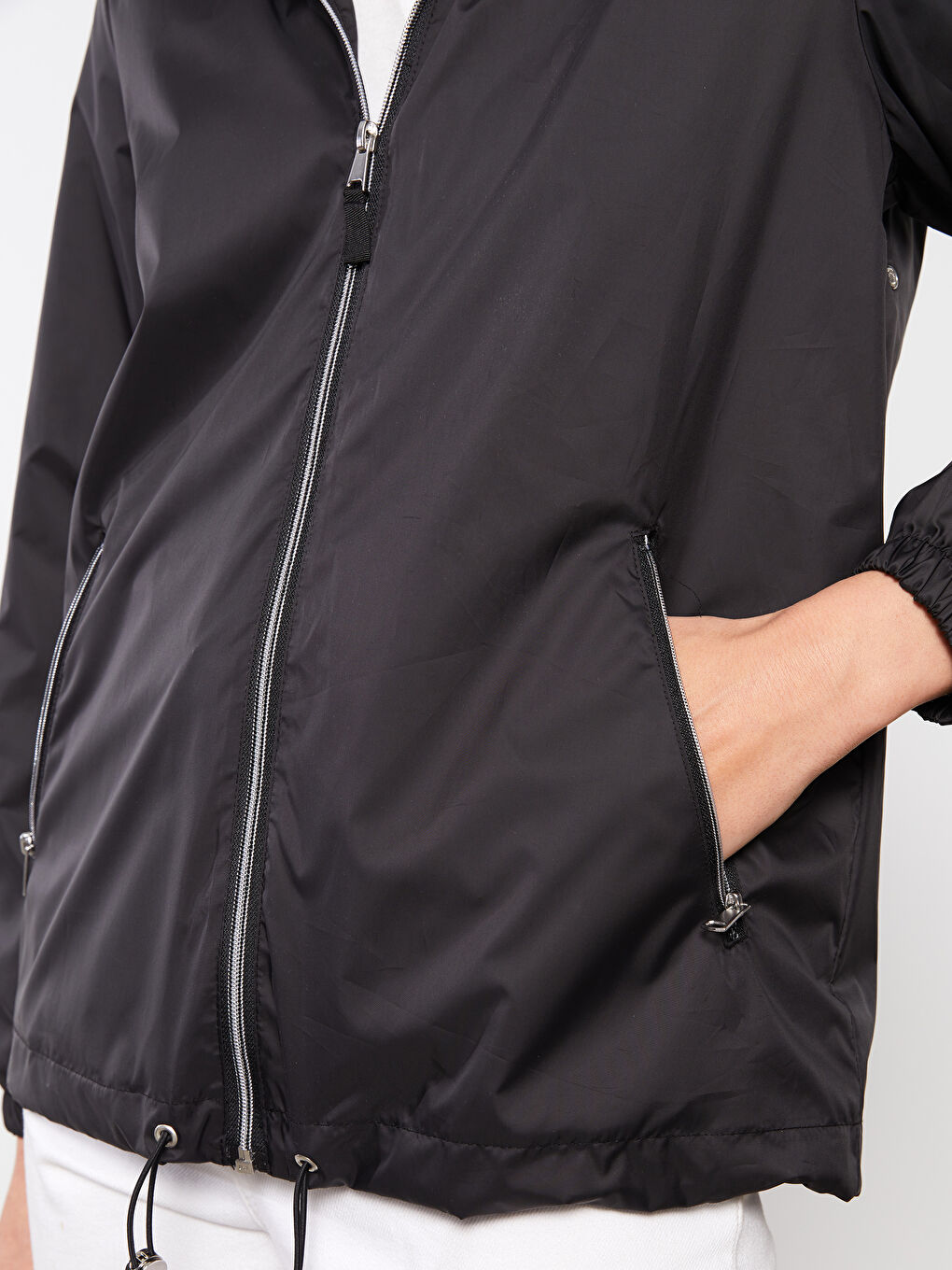 Siyah Kadın Kapüşonlu Düz Yağmurluk-4