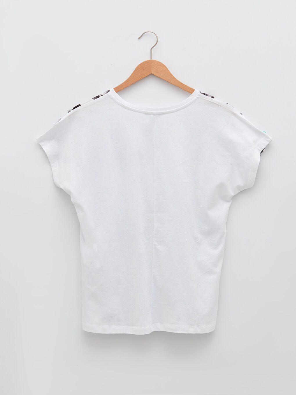 Beyaz Bisiklet Yaka Çiçekli Kısa Kollu Kadın Tişört-5