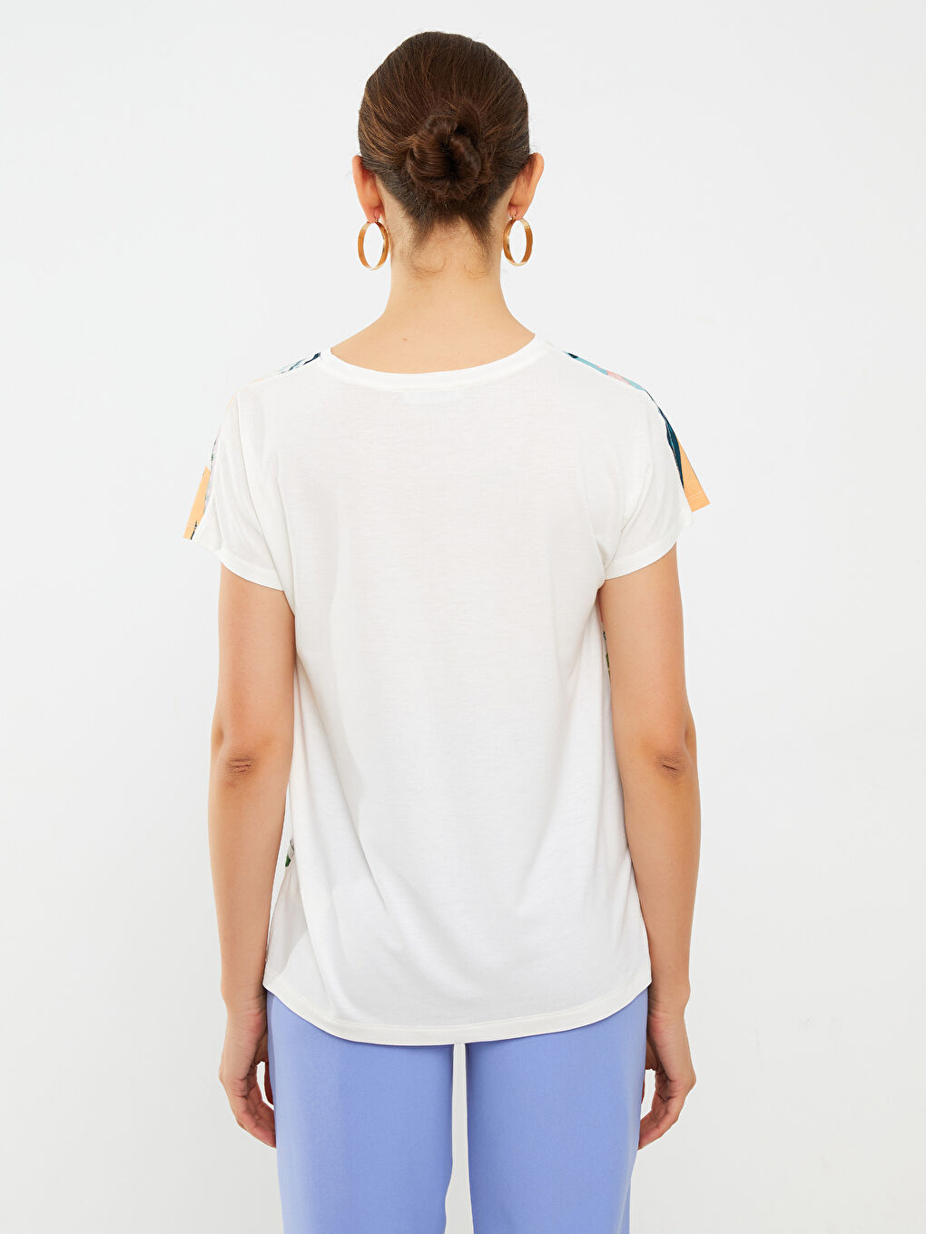 Karışık Bisiklet Yaka Desenli Kısa Kollu Kadın Tişört-4