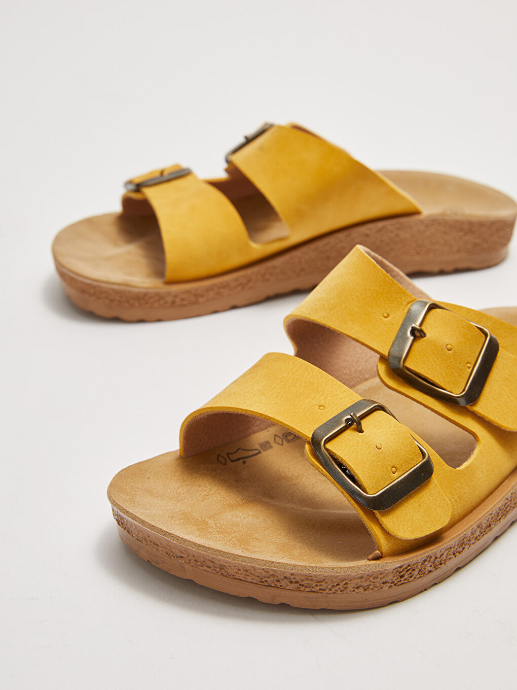 Sarı Çift Bantlı Toka Detaylı Kadın Terlik-4