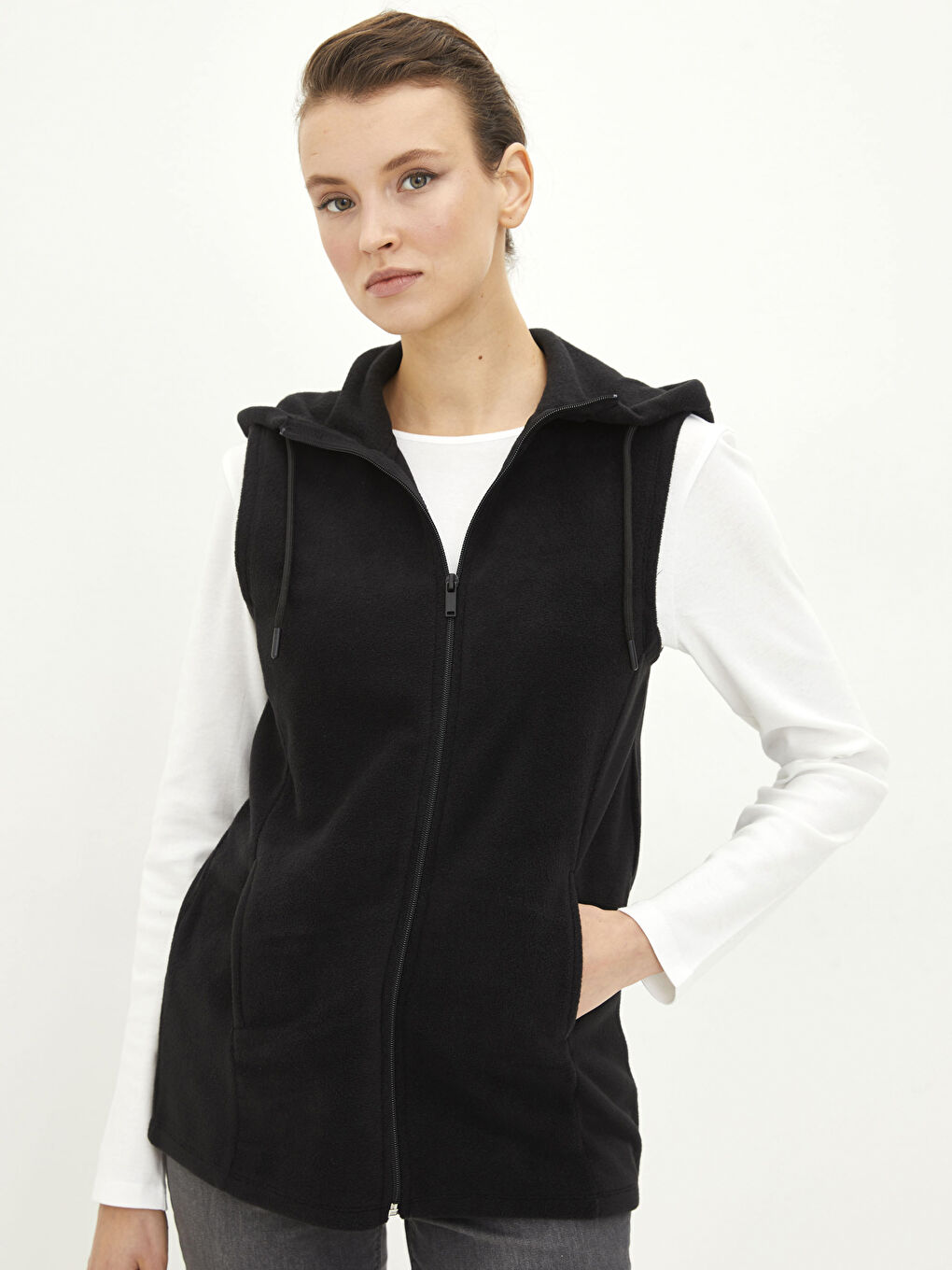 Женский жилет из полярного флиса с капюшоном