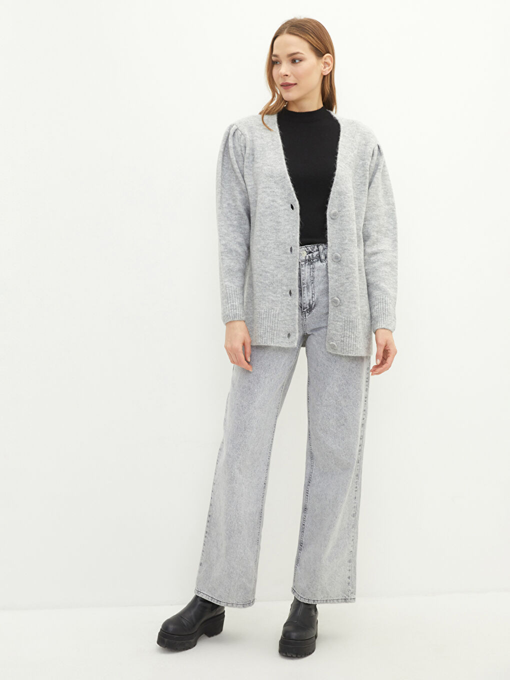 Gri V Yaka Kadın Triko Hırka-2