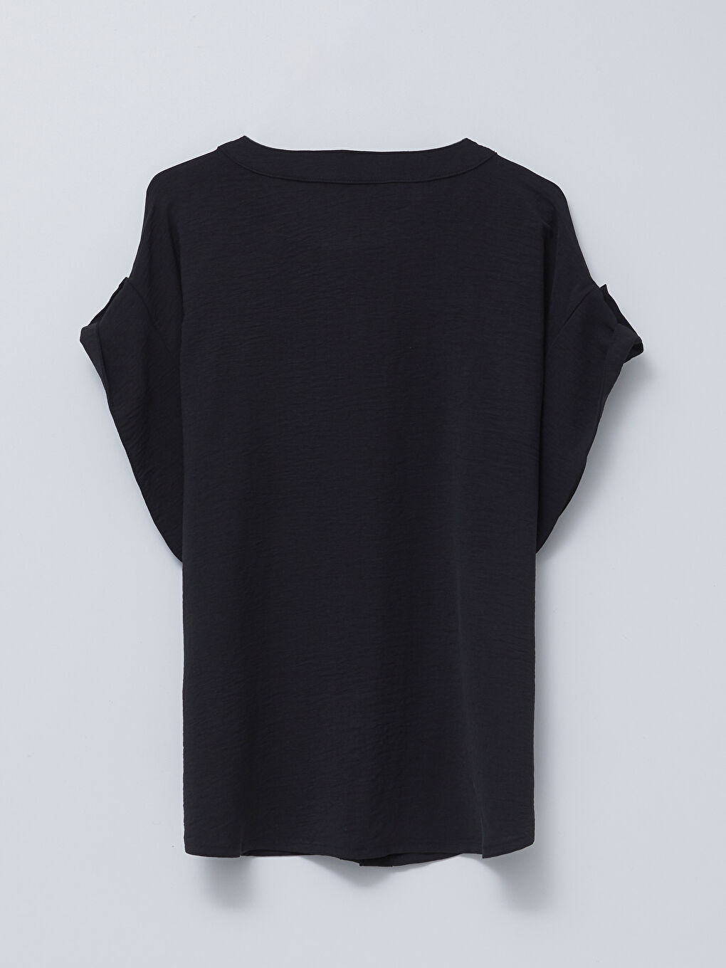 Siyah Kaçık Yaka Düz Kısa Kollu Kadın Gömlek-7