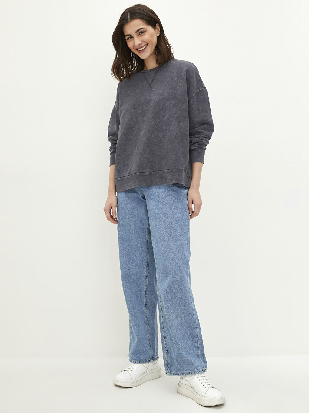 LCW Vision Siyah Bisiklet Yaka Oversize Kadın Sweatshirt - 2