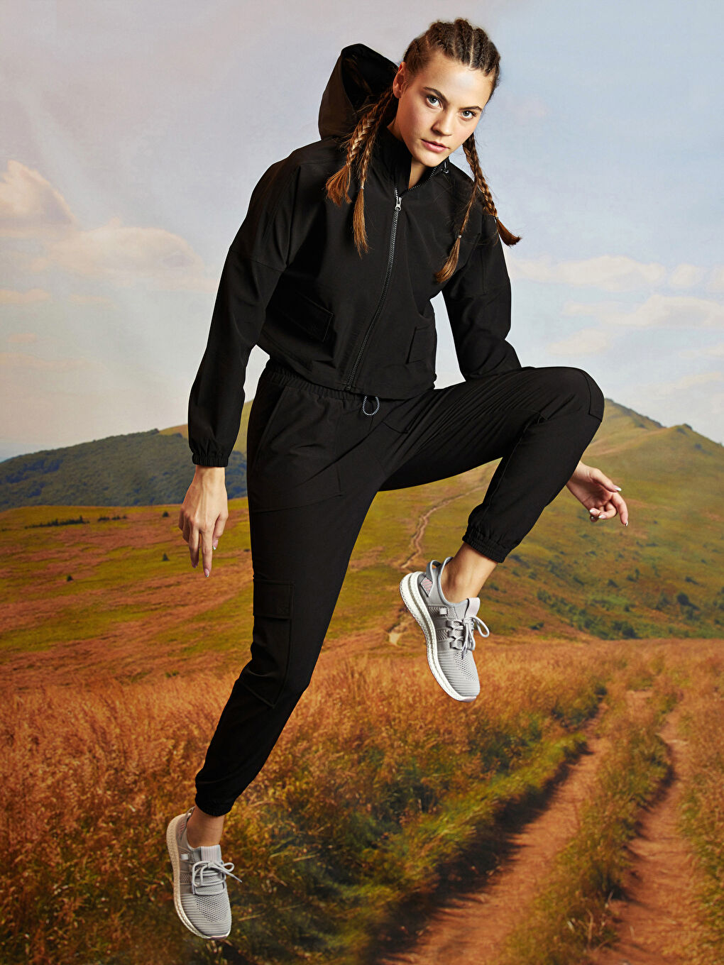 Siyah Beli Lastikli Düz Cep Detaylı Kadın Outdoor Jogger Pantolon