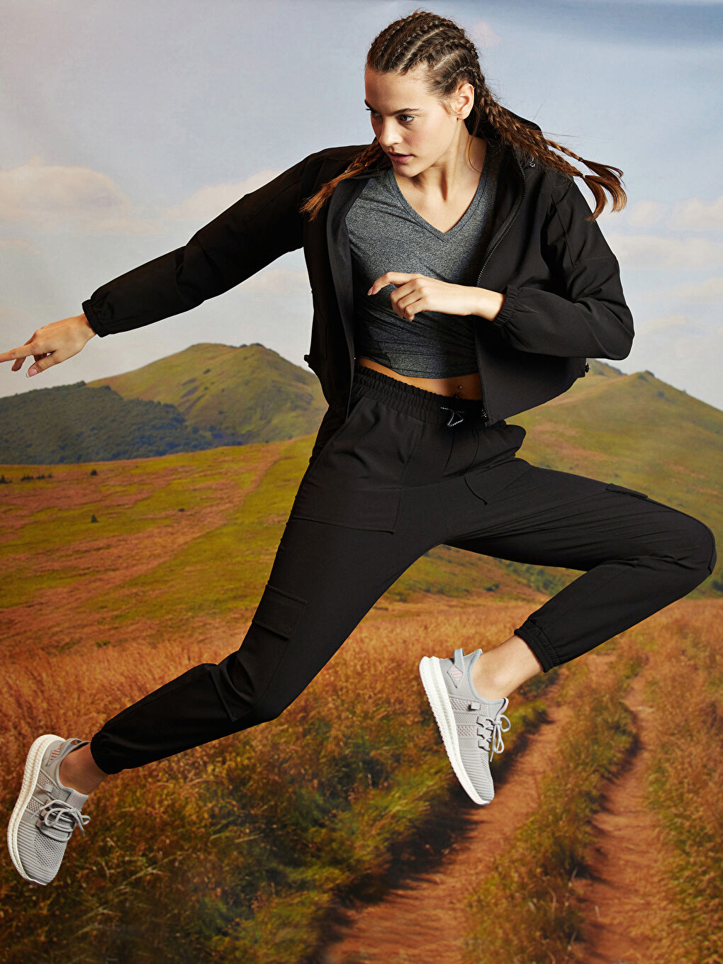 Siyah Beli Lastikli Düz Cep Detaylı Kadın Outdoor Jogger Pantolon-1