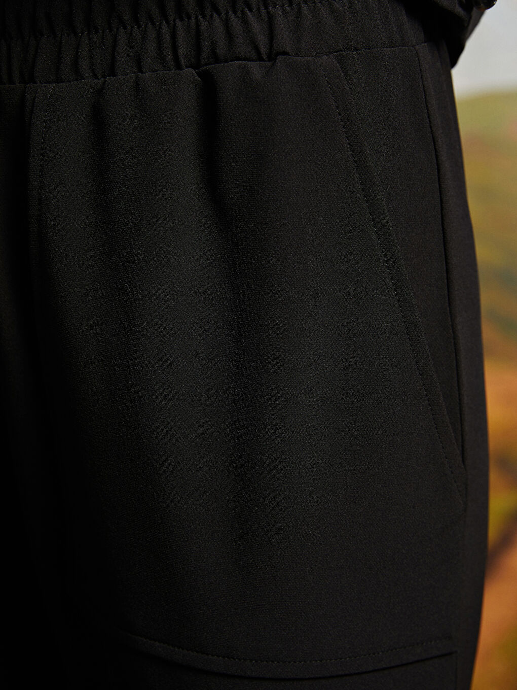 Siyah Beli Lastikli Düz Cep Detaylı Kadın Outdoor Jogger Pantolon-3