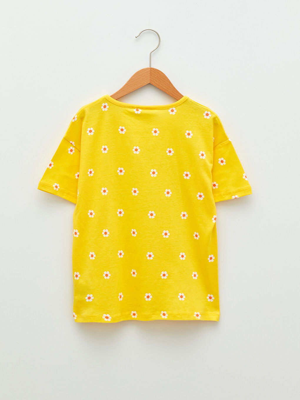 تيشيرت بناتي بطبعة تويتي بياقة دائرية وكم قصير-1