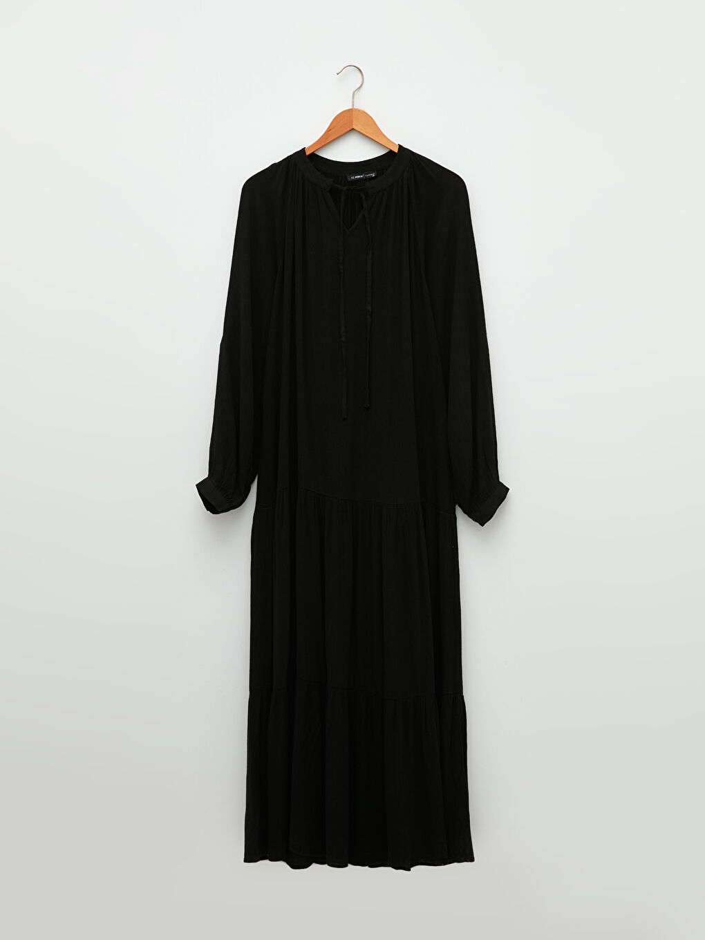 فستان نسائي مجعد بقصة ضيقة من أعلى وواسعة من أسفل وكم طويل بقصة مستقيمة وقُبة بربطة عنق-5