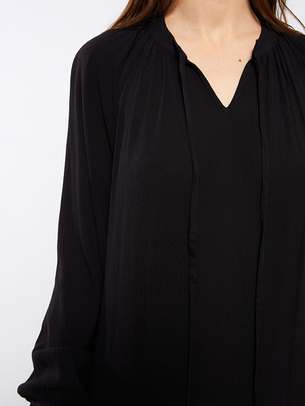 فستان نسائي مجعد بقصة ضيقة من أعلى وواسعة من أسفل وكم طويل بقصة مستقيمة وقُبة بربطة عنق-3