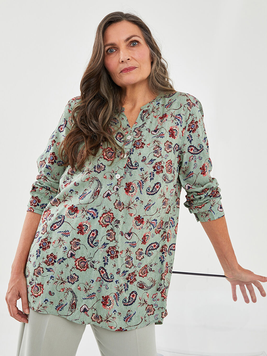 Yeşil Kaçık Yaka Desenli Uzun Kollu Viskon Kadın Bluz