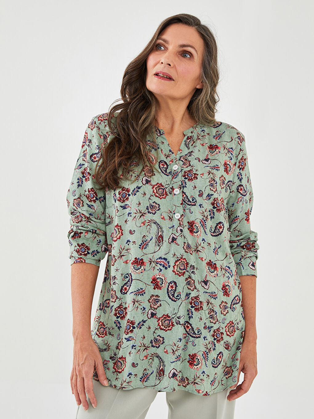 Yeşil Kaçık Yaka Desenli Uzun Kollu Viskon Kadın Bluz-1