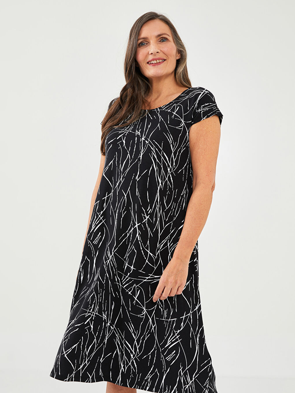 Siyah Bisiklet Yaka Desenli Kısa Kollu A Kesim Kadın Elbise