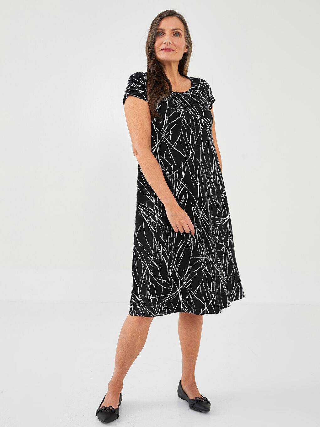 Siyah Bisiklet Yaka Desenli Kısa Kollu A Kesim Kadın Elbise-1