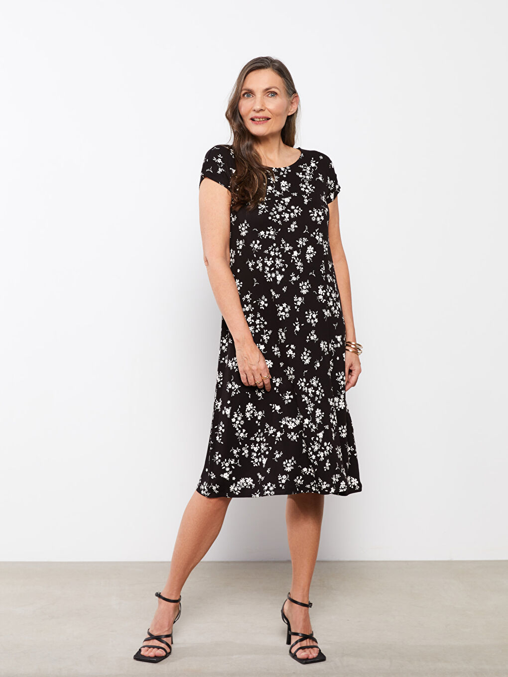 Beyaz Bisiklet Yaka Çiçekli Kısa Kollu A Kesim Kadın Elbise