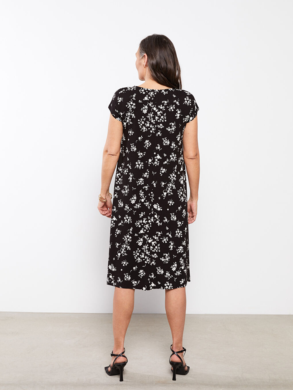 Beyaz Bisiklet Yaka Çiçekli Kısa Kollu A Kesim Kadın Elbise-3