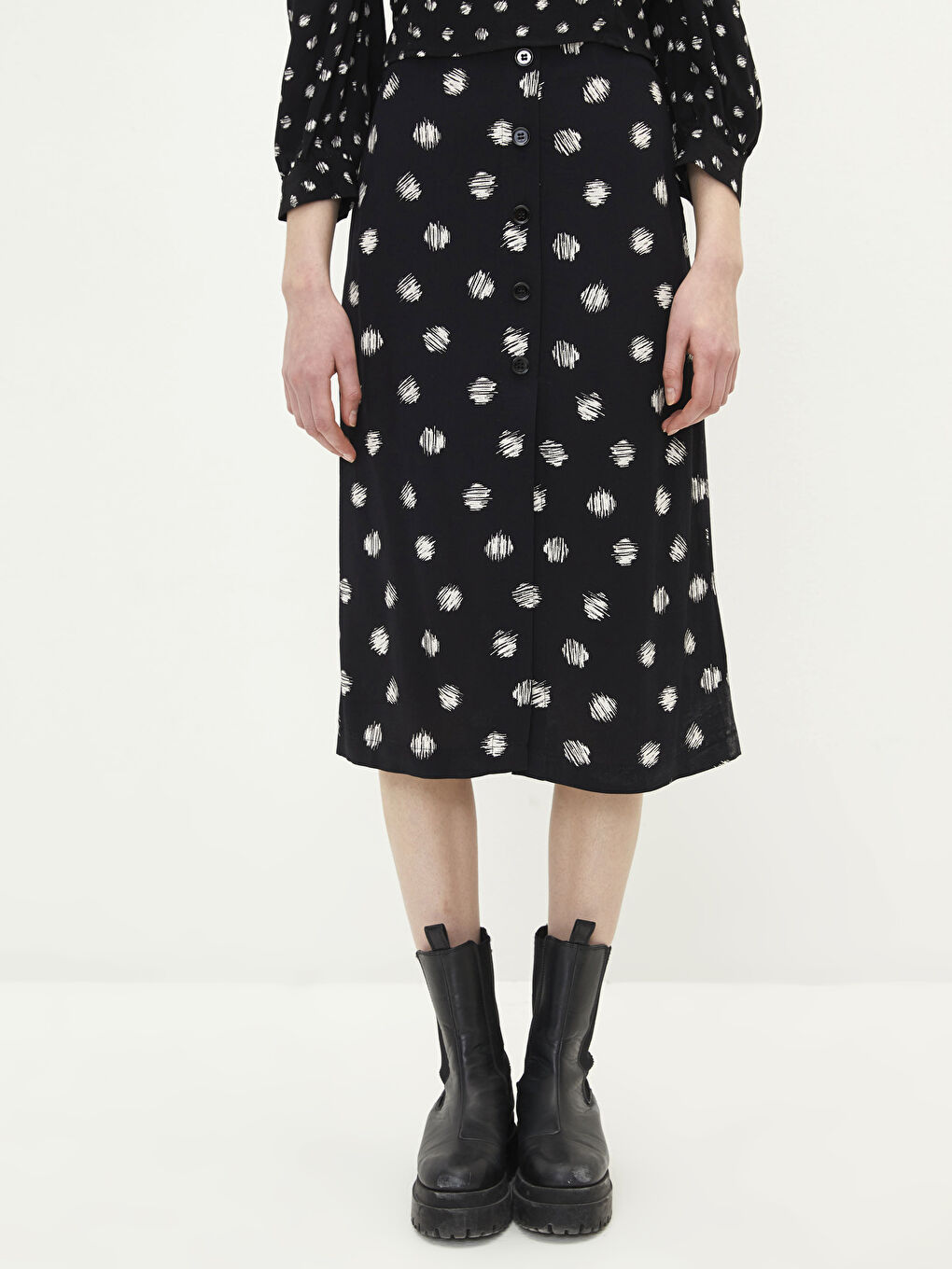 Siyah Beli Fermuarlı Desenli Viskon Kadın Kalem Etek-1