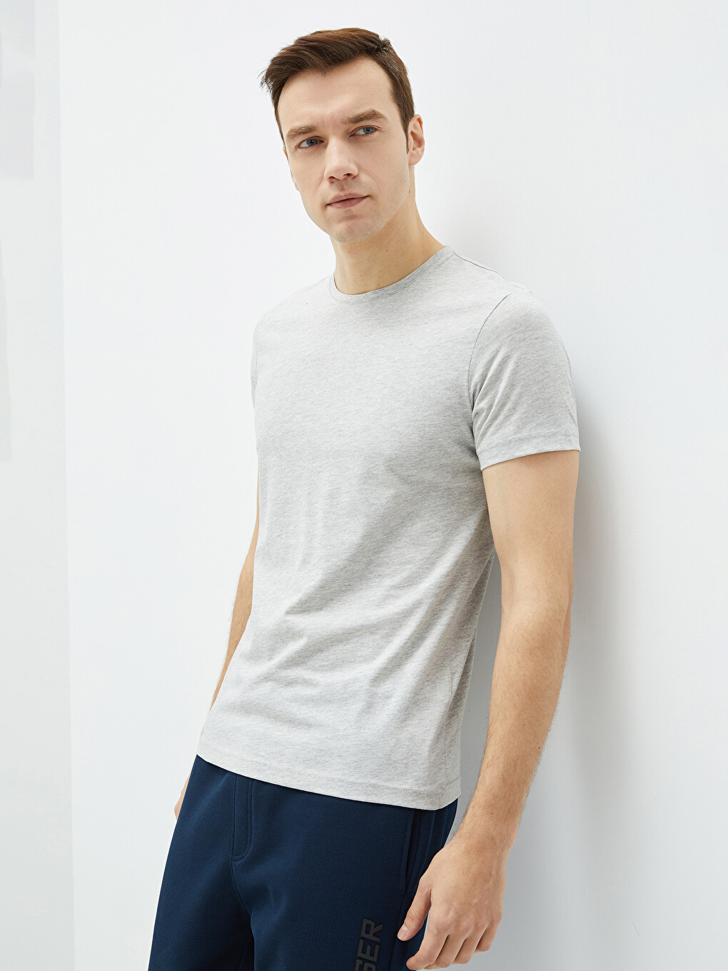 T-shirt E Thjeshtë Me Jakë Të Rrumbullakët Me Mëngë Të Shkurtra Për Burra