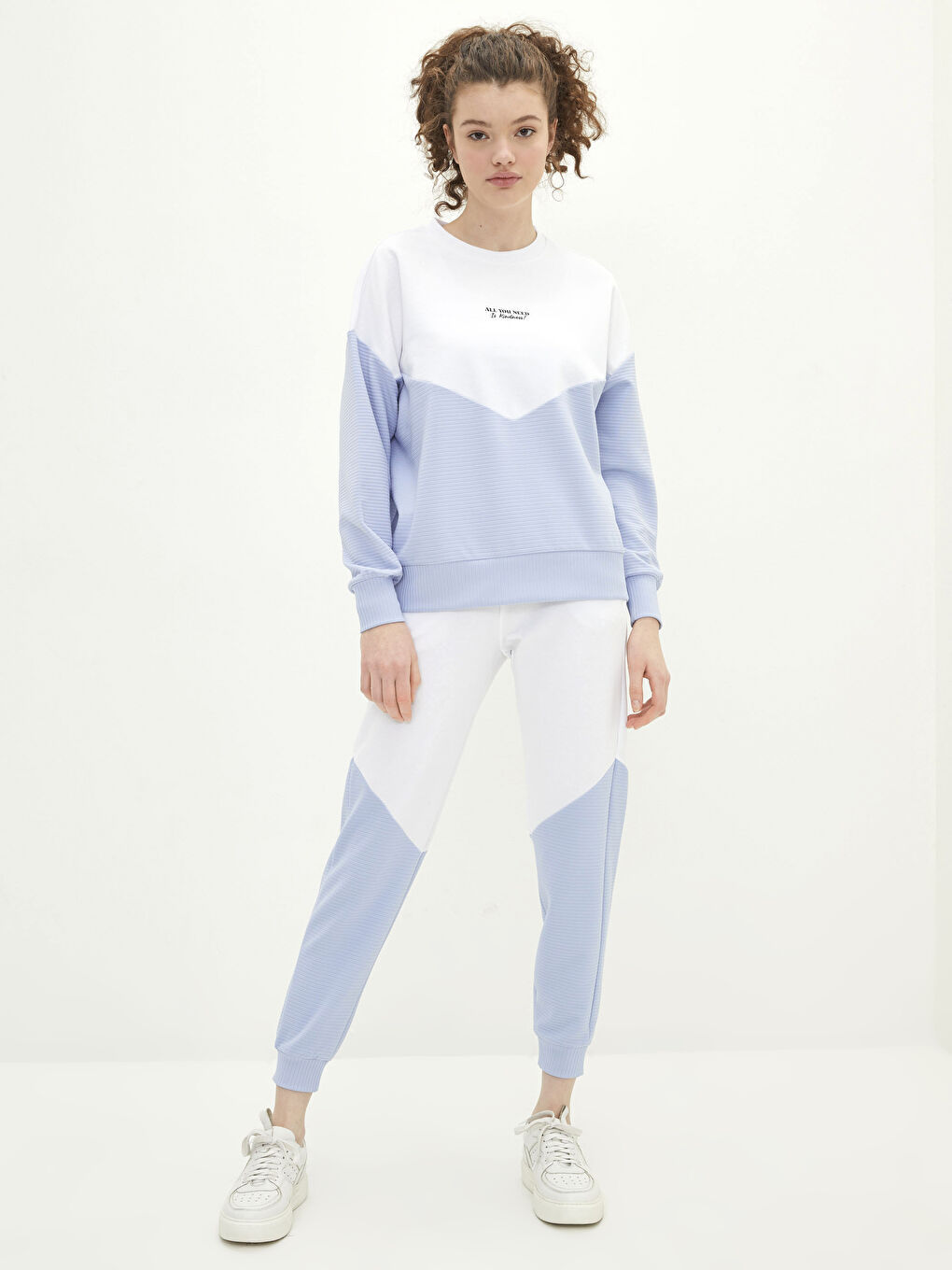 Beyaz Bisiklet Yaka Renk Bloklu Uzun Kollu Kadın Sweatshirt-2