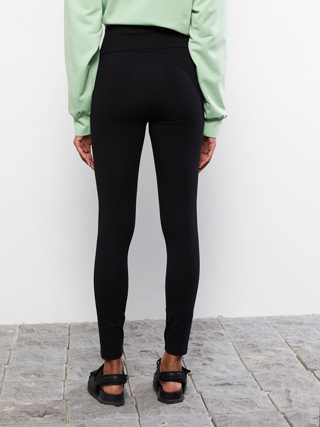 Siyah Beli Lastikli Baskılı Kadın Tayt-4