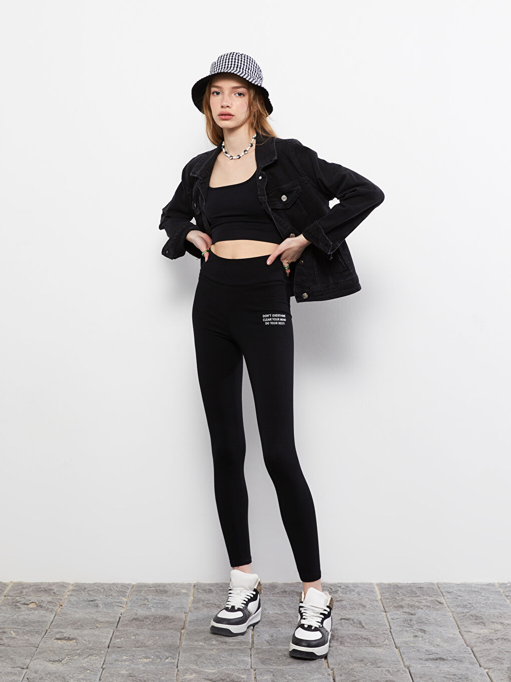 Siyah Beli Lastikli Yazı Baskılı Kadın Tayt