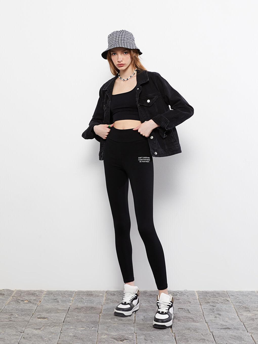 Siyah Beli Lastikli Yazı Baskılı Kadın Tayt-1