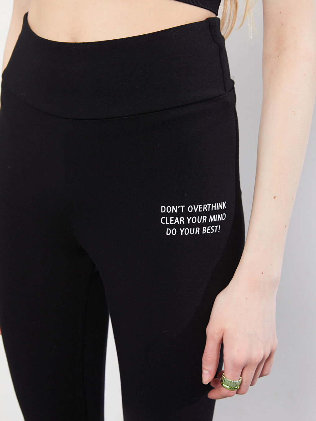 Siyah Beli Lastikli Yazı Baskılı Kadın Tayt-4