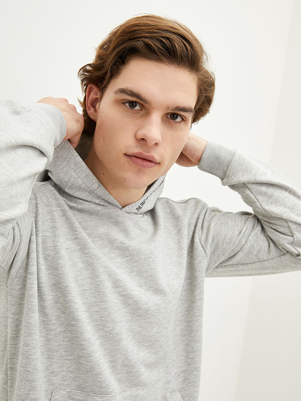 Базовая Мужская Толстовка с Капюшоном и Длинным Рукавом